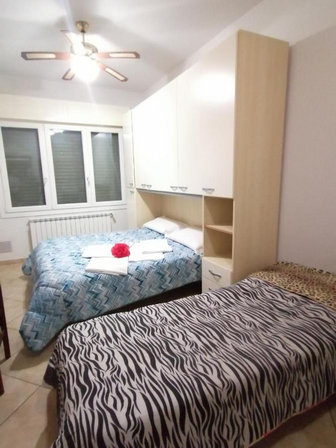 Villa Glori Affitto Camere Monolocali Carpi Buitenkant foto