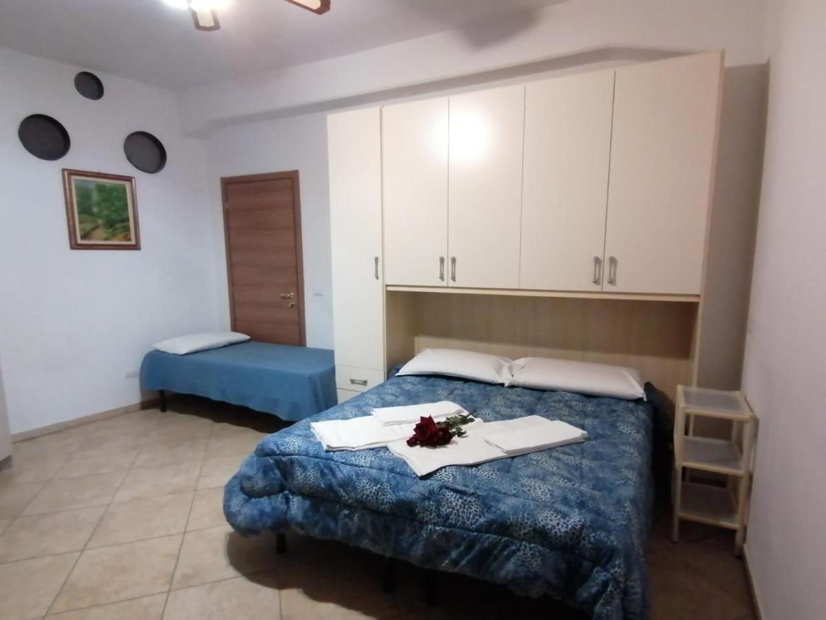 Villa Glori Affitto Camere Monolocali Carpi Buitenkant foto