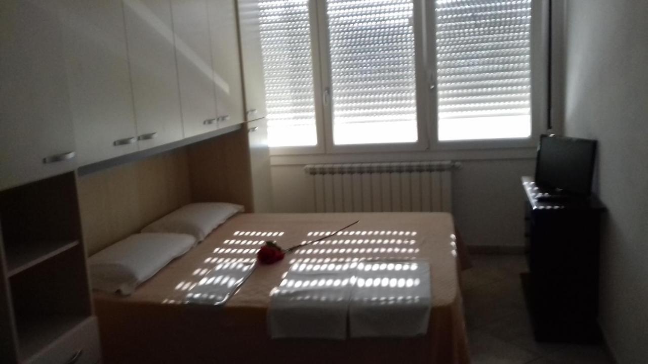 Villa Glori Affitto Camere Monolocali Carpi Buitenkant foto